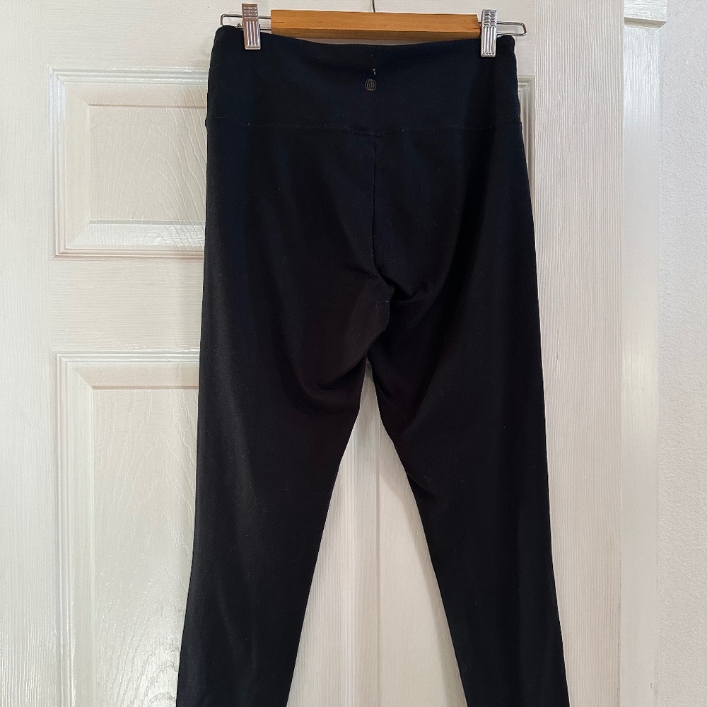 Black 3/4 length leggings size medium
